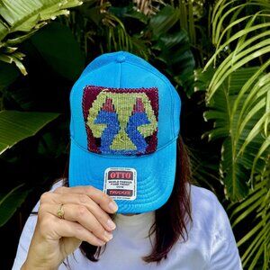 NWOT---Never Been Worn--- Orijinal Trucker Hat